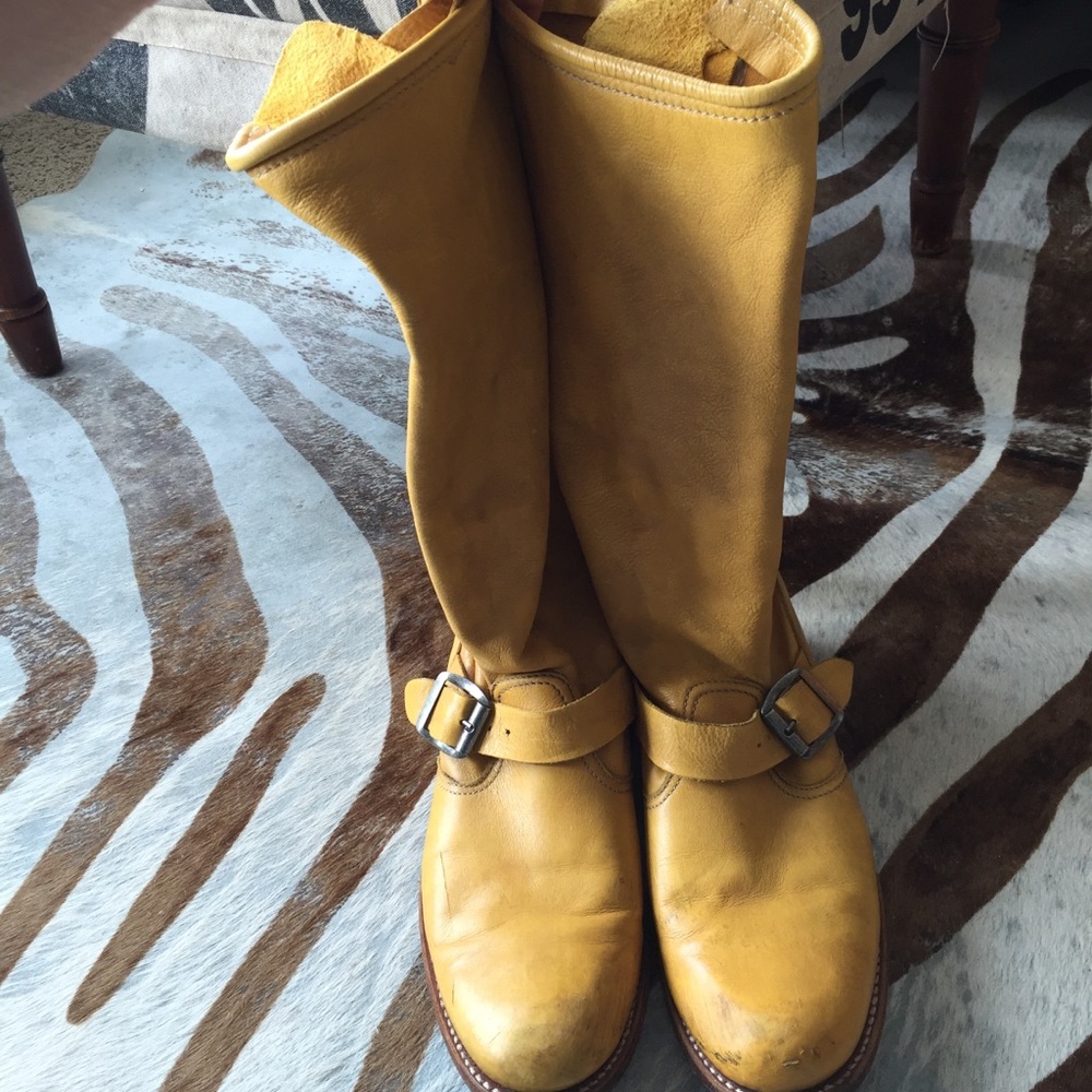 Fabulous Veronica Frye boots, mustard yellow, 10